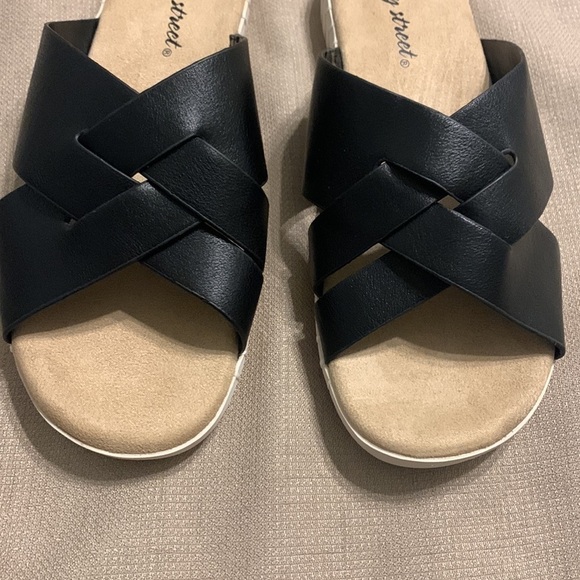 Easy Street Brylee Slide Sandal - Picture 2 of 9